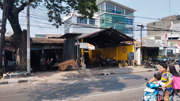 Tragedi Plumpang: Satu Nyawa Melayang Terjepit Kolong Truk