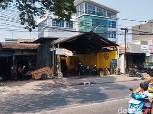 Saksi Sebut Truk Tangki Melaju Kencang Sebelum Kecelakaan di Plumpang