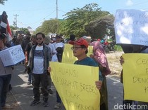 Massa Demo KPU Brebes Desak Sosialisasi Kotak Kosong
