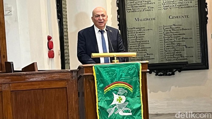 Menteri Pariwisata & Kepurbakalaan Palestina, Hani Naji Atallah Abdalmasih, menyambangi Gereja Protestan di Indonesia bagian Barat (GPIB) Immanuel di Jakarta Pusat (Ondang/detikcom).