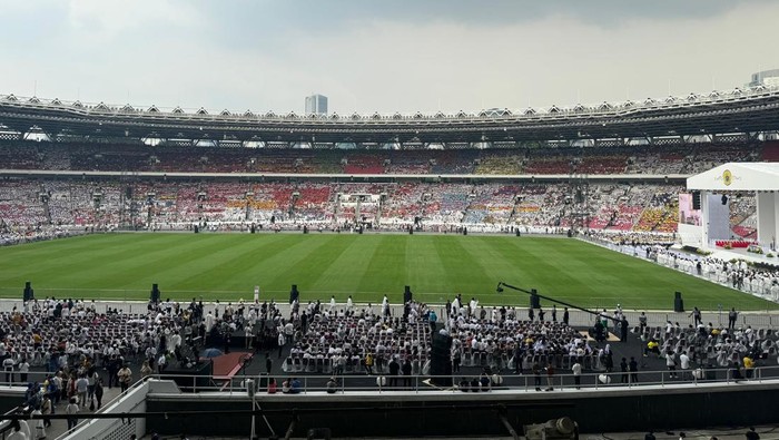 Misa akbar bersama Paus Fransiskus di GBK