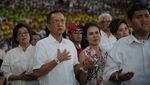Momen Paus Fransiskus Pimpin Misa Akbar di GBK