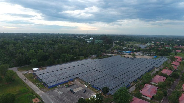 Panel surya membentang di sekitar Kawasan Komplek Perumahan Pertamina (Komperta) PHR, Rumbai. (Dok PHR)