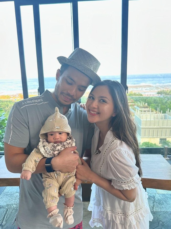 Potret OOTD Kyarra Putri Jessica Mila