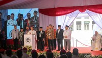 Agenda di Istiqlal hari ini merupakan hari ketiga Paus Fransiskus berada di Indonesia. Dia tiba di Tanah Air pada Selasa (3/9) dan memilih bermalam di Kedubes Vatikan, Jakarta Pusat.