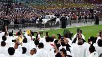 Kabar wafatnya Paus Fransiskus juga membuat Indonesia berduka. Paus Fransiskus sempat melakukan serangkaian kegiatan di Jakarta pada 4 hingga 6 September 2024 lalu. REUTERS/Guglielmo Mangiapane Kabar wafatnya Paus Fransiskus juga membuat Indonesia berduka. Paus Fransiskus sempat melakukan serangkaian kegiatan di Jakarta pada 4 hingga 6 September 2024 lalu. REUTERS/Guglielmo Mangiapane
