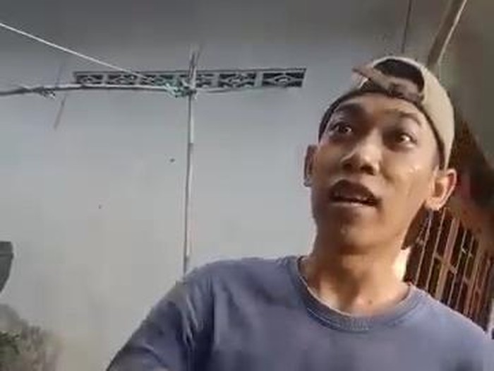 Pria di Jombang yang memarahi dan memukul kurir