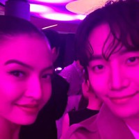 Artis Korea Selatan lain yang ‘hangout’ dengan aktor dan personel 2PM, Lee Junho. Dalam postingan, Raline menyebut jika pemain ‘Red Sleeve’ tersebut memintanya foto bareng. Foto: Instagram Raline Shah