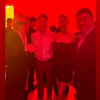 Begini potretnya saat hangout dengan pelantun Gangnam Style Psy, penyanyi Jepang Yoshiki, dan aktor Ma Dong Seok. Foto: Instagram Raline Shah