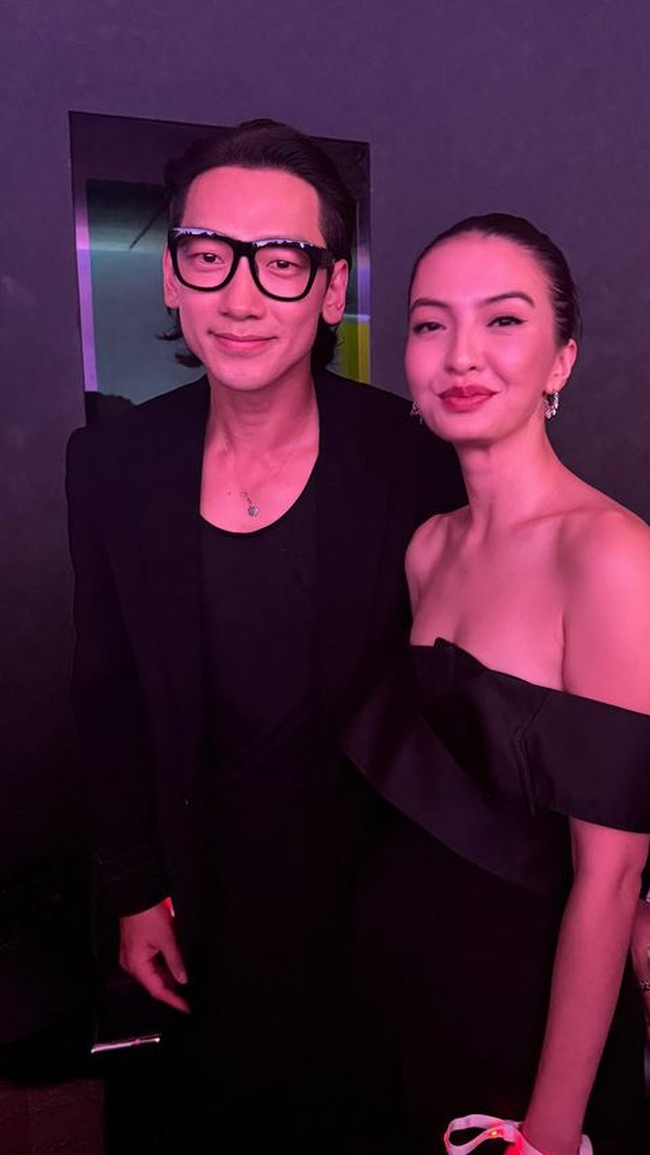 Pemain ‘Surga yang Tak Dirindukan’ ini juga berfoto dengan penyanyi sekaligus aktor, Rain.  Foto: Instagram Raline Shah