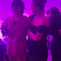 Aktris ‘5 cm’ tersebut membagikan keseruannya melalui sejumlah postingan di Instagram. Raline pun tak ragu menunjukkan keakrabannya dengan sejumlah artis Korea, termasuk G-Dragon. Foto: Instagram Raline Shah