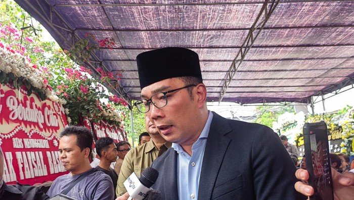 Ridwan Kamil di rumah duka Faisal Basri