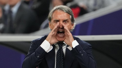 AL RAYYAN, QATAR - JANUARY 30: Robert Mancini, coach of Saudi Arabia looks on during the AFC Asian Cup Round of 16 match between Saudi Arabia and South Korea at Education City Stadium on January 30, 2024 in Al Rayyan, Qatar. (Photo by Masashi Hara/Getty Images)