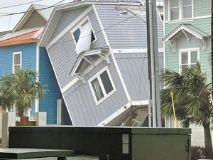 Ada Rumah Miring Nyender ke Tetangga, Pemiliknya Rese Sampai Dituntut ke Pengadilan