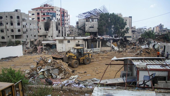Machinery removes the rubble at Shifa hospital following the repair and reopening of its emergency department, which was damaged in an Israeli offensive, amid Israel-Hamas conflict, in Gaza City, September 1, 2024. REUTERS/Mahmoud Issa