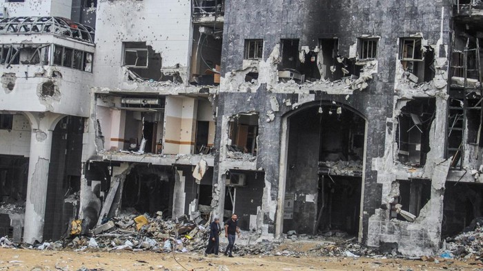 Machinery removes the rubble at Shifa hospital following the repair and reopening of its emergency department, which was damaged in an Israeli offensive, amid Israel-Hamas conflict, in Gaza City, September 1, 2024. REUTERS/Mahmoud Issa