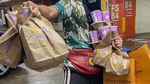 Saaih Halilintar Borong Makanan hingga Lahap Makan Durian
