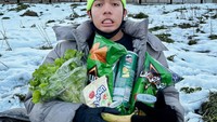 Persediaan camilan, buah, dan sayuran juga penting baginya. Terutama ketika bepergian ia akan fokus untuk menyiapkan kebutuhan makanan yang diperlukannya. Foto: Instagram/saaihhalilintar