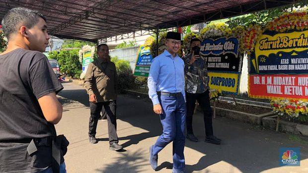 Sekretariat Jenderal Partai Amanat Nasional (PAN), Edi Soeparno tiba di kediaman Faisal Basri. (CNBC Indonesia/Arrijal Rachman)