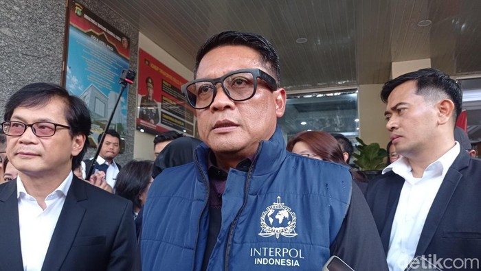 Sekretaris Dalam Negeri dan Pemerintah Daerah Filipina, Atty Benhur Abalos (kiri) dan Kadiv Hubinter Polri Irjen Krishna Murti (kanan) di Polda Metro Jaya.