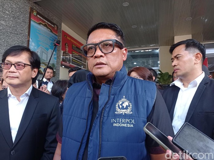 Sekretaris Dalam Negeri dan Pemerintah Daerah Filipina, Atty Benhur Abalos (kiri) dan Kadiv Hubinter Polri Irjen Krishna Murti (kanan) di Polda Metro Jaya.
