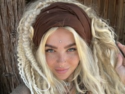 Influencer Kontroversial Mengaku Bisa Time Travel hingga Bicara dengan Alien