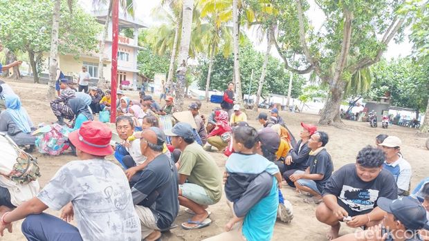 Simulasi bencana di Pangandaran. Simulasi bencana di Pangandaran.
