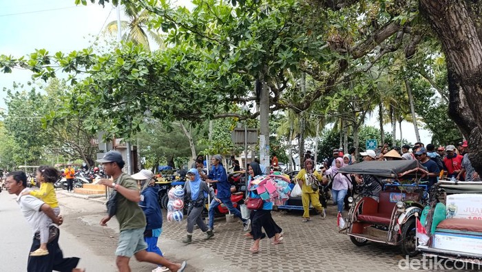 Simulasi bencana di Pangandaran. Simulasi bencana di Pangandaran.