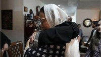 Di era Presiden Gus Dur, Sri Mulyani dan Faisal Basri ditunjuk menjadi staf Widjojo Nitisastro dan Ali Wardhana yang merupakan penasihat ekonomi presiden.   