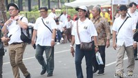 Mereka mulai berdatangan ke Stadion Gelora Bung Karno untuk mengikuti misa akbar bersama Paus Fransiskus. 