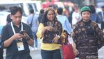 Umat Katolik Berdatangan ke GBK untuk Misa Akbar Paus Fransiskus