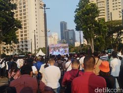 Momen Khidmat Umat Katolik Ikuti Misa Agung Paus Fransiskus Lewat Videotron