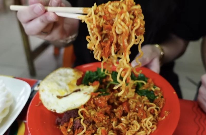 10 Warmindo yang Punya Menu Mie Nyemek dan Mie Bangladesh Lezat