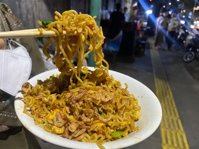 10 Warmindo yang Punya Menu Mie Nyemek dan Mie Bangladesh Lezat