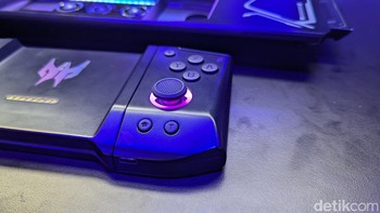 Ada tombol D-pad, kontroler analog, face buttons dan tombol jalan pintas lainnya. Foto: Virgina Maulita Putri/detikINET