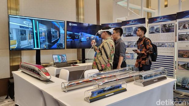 Aktivitas VR di booth CRRC Limited di Hub Space 2024