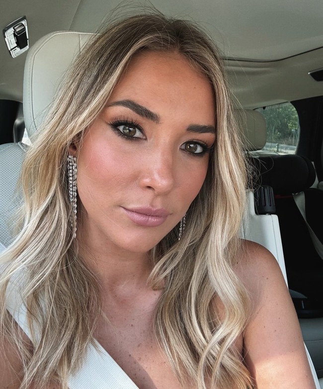 Dikabarkan bahwa perseteruan dimulai ketika Alice hanya menginginkan ia, anak-anak, dan teman-temannya untuk berada di pitch selama pertandingan. Wanita 29 tahun tersebut tidak menginginkan keluarga Morata untuk ikut ada di sana.  Sejak saat itu, rumah tangga mereka tidak lagi sama. Foto: Instagram Alice Campello