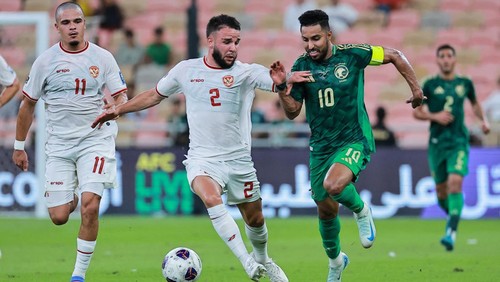 Soccer Football - World Cup - AFC Qualifiers - Group C - Saudi Arabia v Indonesia - King Abdullah Sports City, Jeddah, Saudi Arabia - September 5, 2024 Saudi Arabias Salem Al Dawsari in action with Indonesias Calvin Verdonk REUTERS/Stringer
