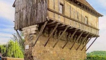 Bangunan di Prancis. Foto: Reddit