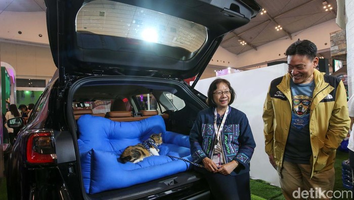 Berburu Produk Keperluan Hewan Peliharaan di Tangerang Indonesia International Pet Expo (IIPE) digelar di ICE Tangerang. Di sini warga bisa berbutu beragam hewan peliharaan dan produk keperluan hewan.