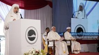 Paus Fransiskus juga mengunjungi terowongan silaturahmi yang menghubungkan Masjid Istiqlal dan Gereja Katedral. Ia mengikuti dialog bersama para pemuka lintas agama. (AP Photo/Gregorio Borgia)