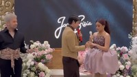 Brisia Jodie sempat speechless saat dilamar Jonathan Alden. Foto: Instagram/@brisiajodie96/@jonathan.alden_