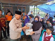 Bupati Kukar Tinjau-Beri Bantuan di Lokasi Kebakaran Loa Ipuh