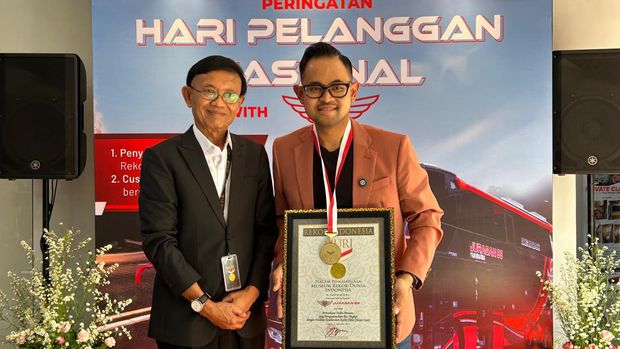 Bus double decker Juragan99 Trans dapat rekor MURI