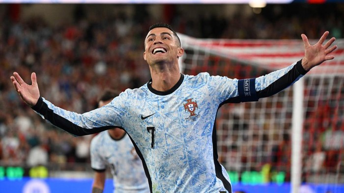 LISBON, PORTUGAL - SEPTEMBER 5: Cristiano Ronaldo of Portugal scores and celebrates a goal during the UEFA Nations League 2024/25 League A Group A1 match between Portugal and Croatia at  on September 5, 2024 in Lisbon, Portugal. (Photo by Zed Jameson/MB Media/Getty Images)