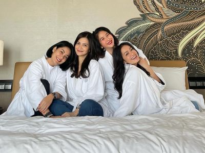 7 Foto Cut Tary Liburan Bareng Bestie, Ada Lulu Tobing Hingga Ersa Mayori