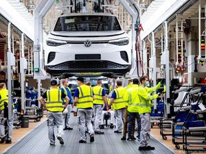 Raksasa Produsen Mobil Jerman PHK 35.000 Pekerja