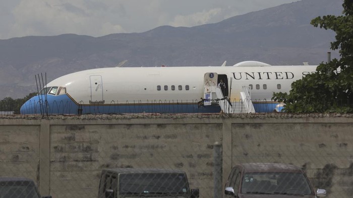 The plane that carried U.S. Secretary of State Antony Blinken arrives at Toussaint Louverture International Airport in Port-au-Prince, Haiti, Thursday, Sept. 5, 2024. (AP Photo/Odelyn Joseph)