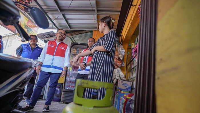 Dirut Pertamina Patra Niaga Riva Siahaan Cek LPG 3 Kg