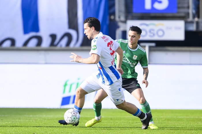 HEERENVEEN - (l-r) Thom Haye of SC Heerenveen, Eliano Reijnders of PEC Zwolle, during the Dutch Eredivisie match between sc Heerenveen and PEC Zwolle at the Abe Lenstra Stadium on March 3, 2024 in Heerenveen, Netherlands. ANP COR LASKER (Photo by ANP via Getty Images)